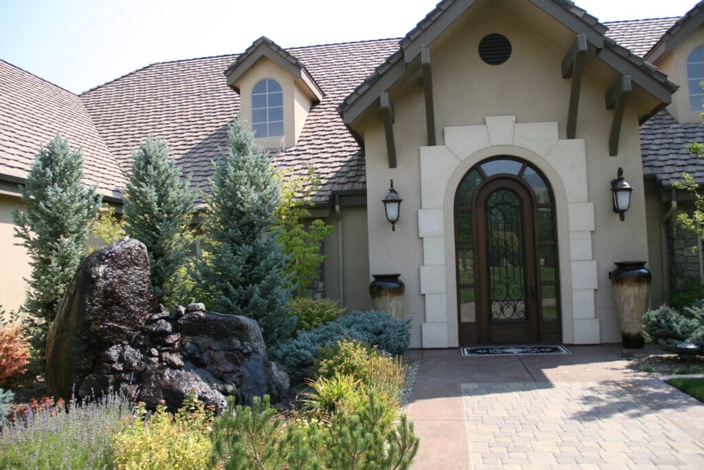 Neutral entrance landscape